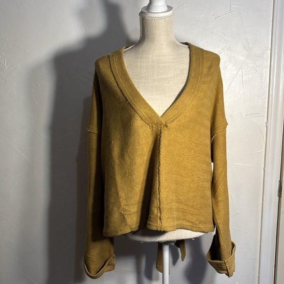 Free People Beach Pull over sweater Mustard Yellow Good Condition - Picture 2 of 10